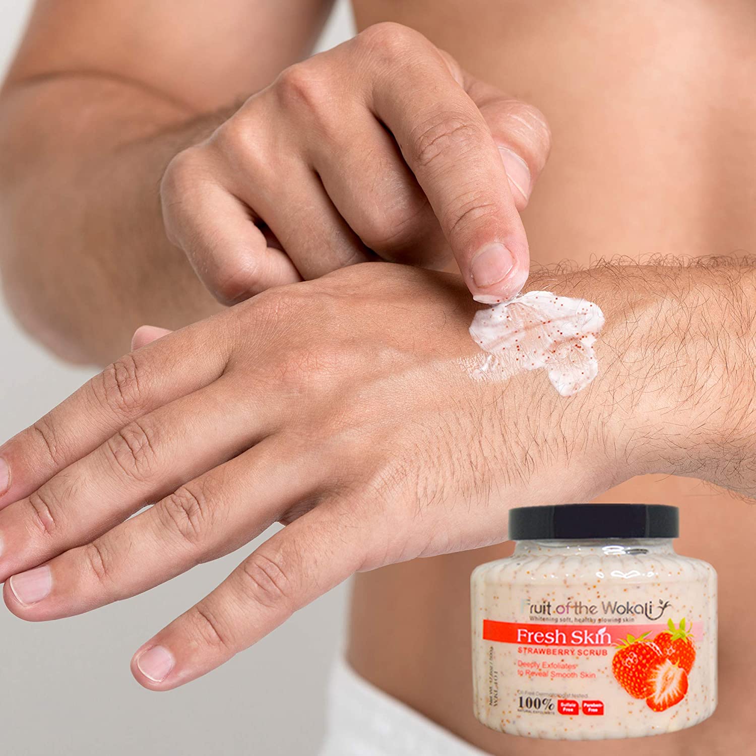 Fruit of The Wokali Exfoliante Facial y Corporal Natural de FRESA Ultra Hidratante, Sin sulfatos ni Parabenos - Exfolia e Hidrata Suavemente la Piel del Cuerpo y Cara, Exfoliante de ducha - Unisex 500g (18oz)