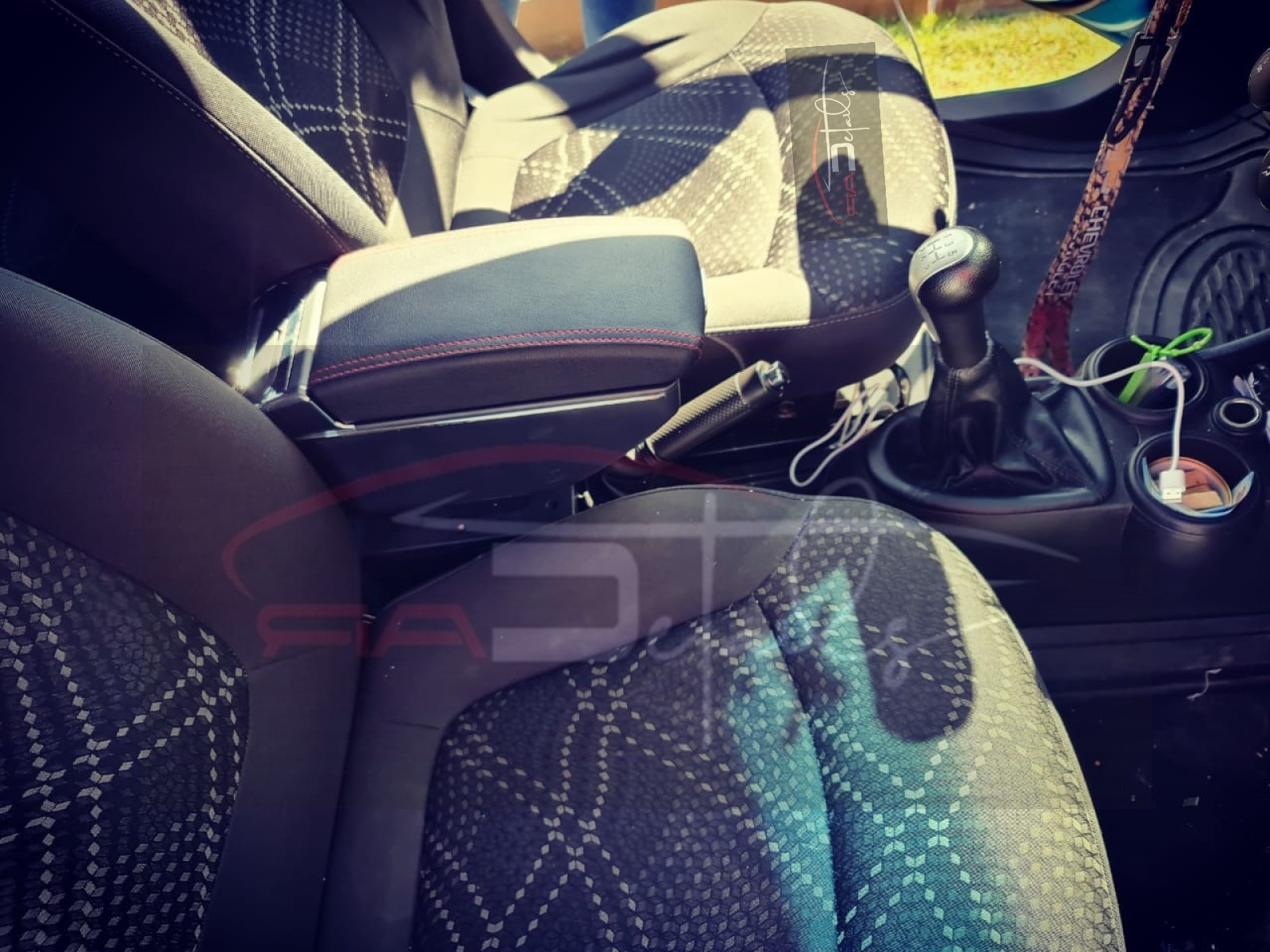 DESCANSA BRAZOS UNIVERSAL 7 PUERTOS USB LUZ INTERIOR