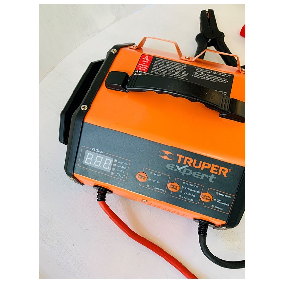 Cargador Rápido de Baterías con Arrancador para Autos Carros Camionetas Camiones Tractores Mecánica Truper Expert 