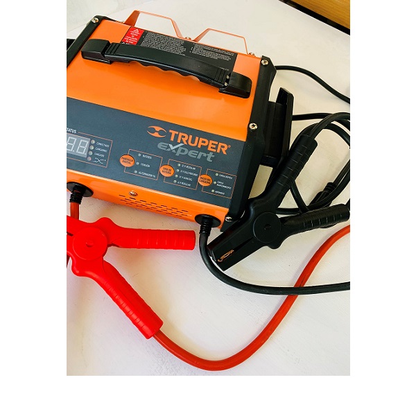 Cargador Rápido de Baterías con Arrancador para Autos Carros Camionetas Camiones Tractores Mecánica Truper Expert 
