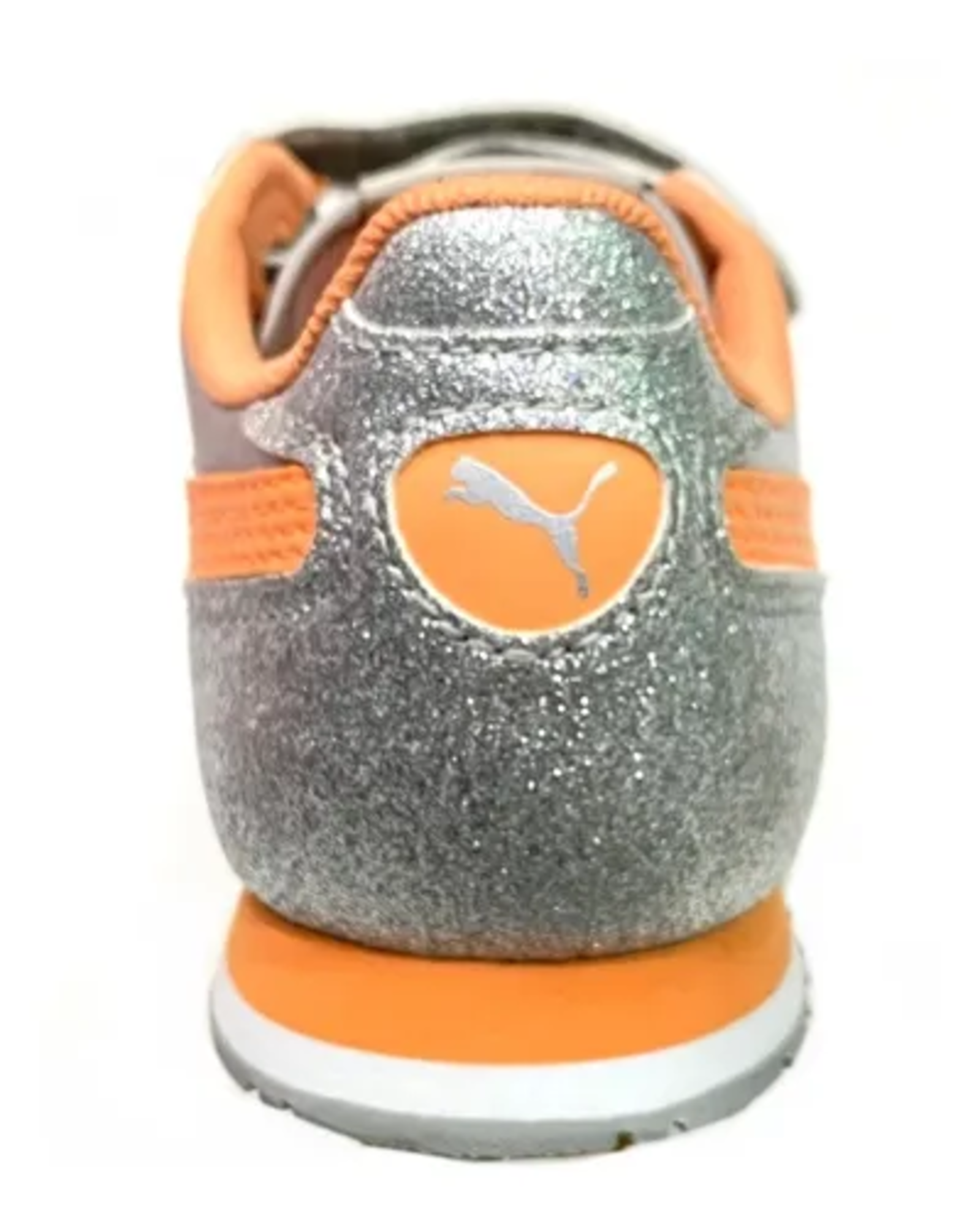 Tenis Puma Cabana Racer plateado para niña