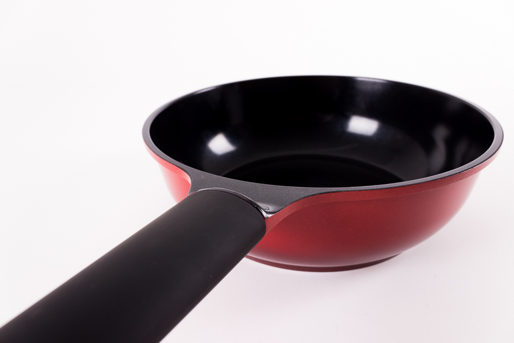 Sartén Hondo Antiadherente con Recubrimiento Diamante en Color Rojo. 26 cm de Diámetro. 