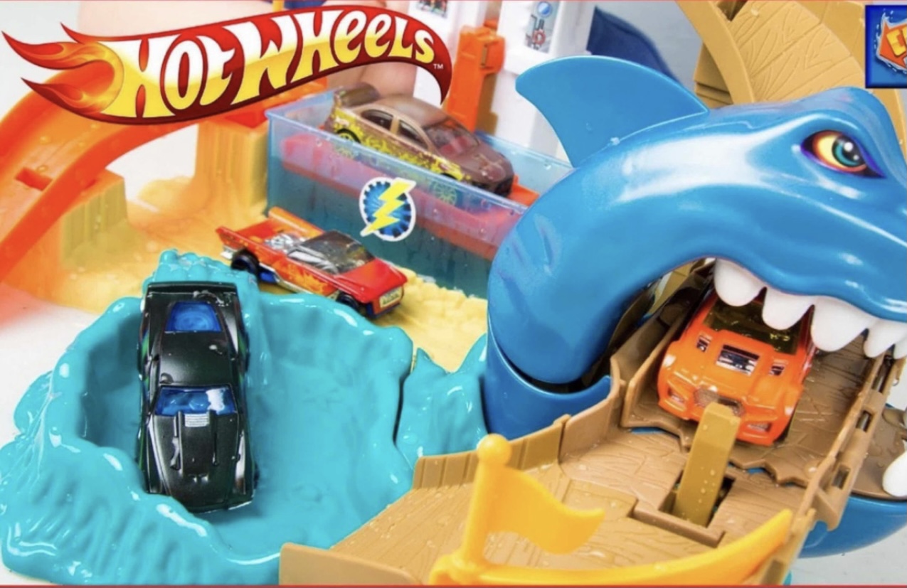 Pista playa discount tiburón hot wheels