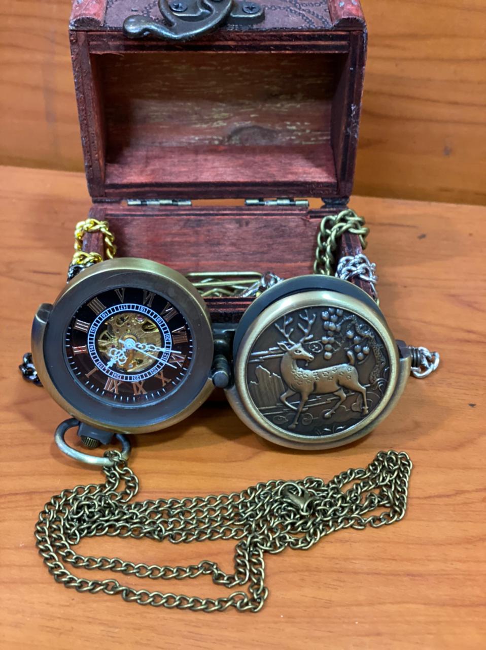 Reloj de bolsillo analogico a cuerda 3187 ciervo apertura de costado estuche de madera