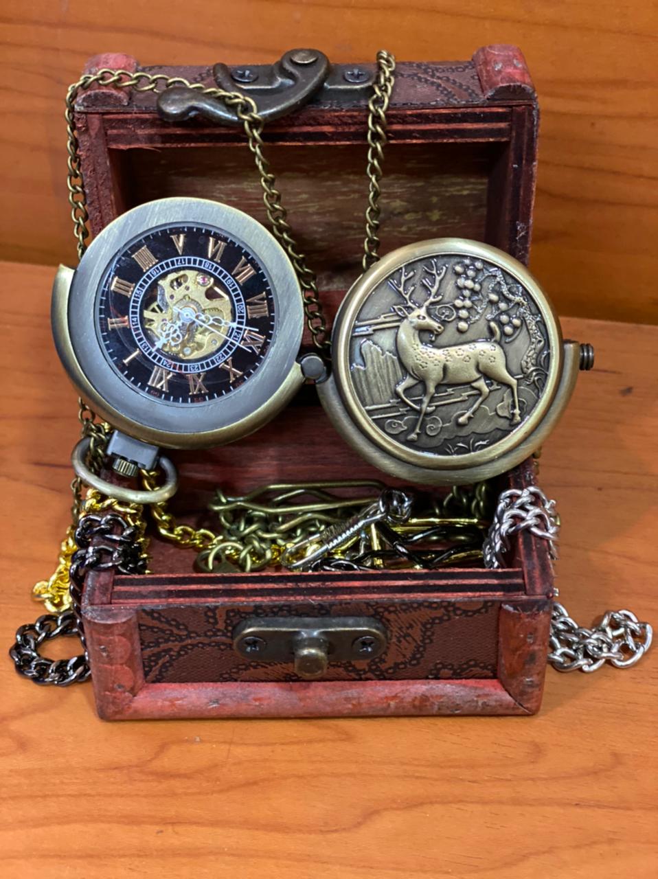 Reloj de bolsillo analogico a cuerda 3187 ciervo apertura de costado estuche de madera