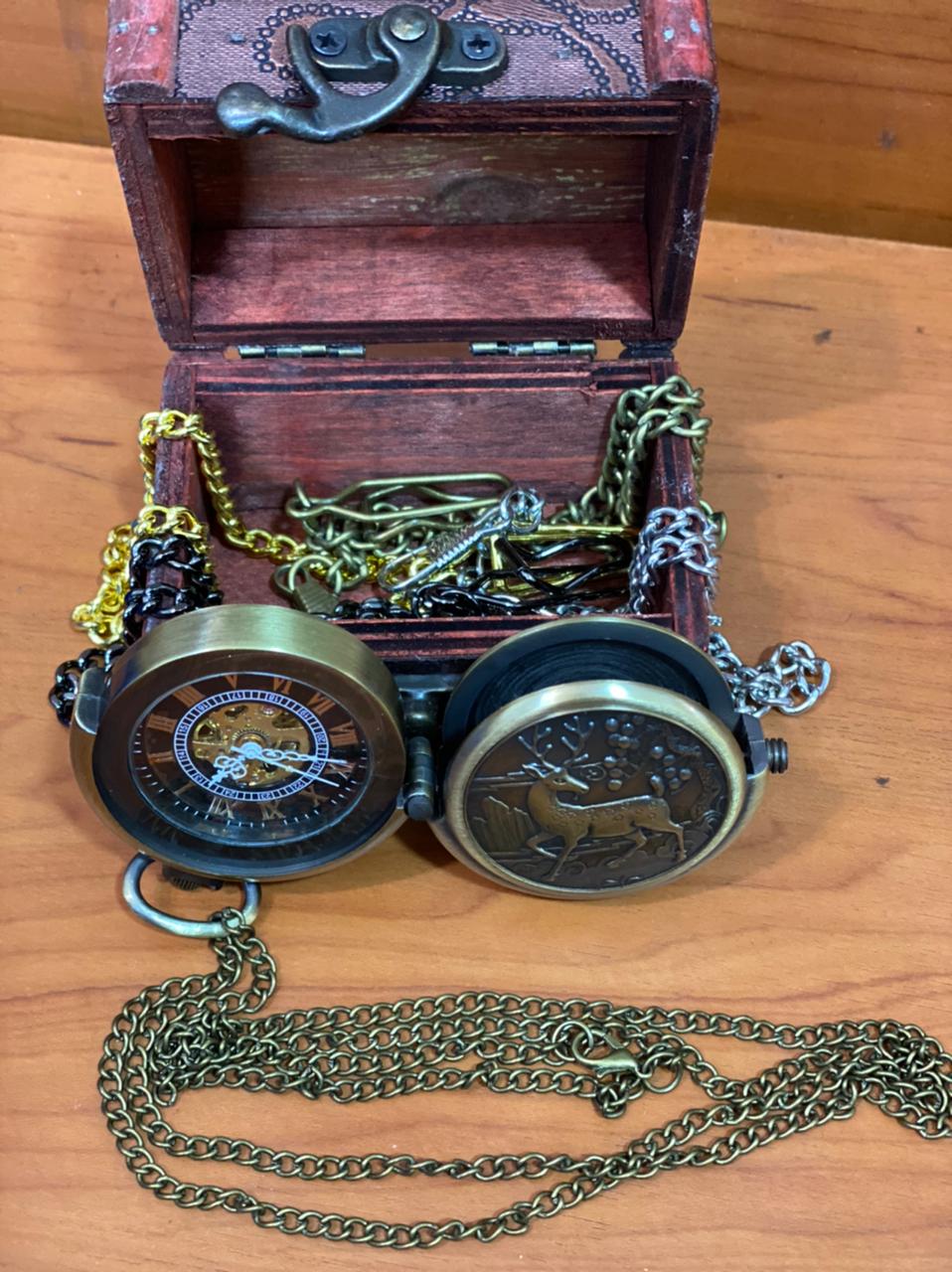 Reloj de bolsillo analogico a cuerda 3187 ciervo apertura de costado estuche de madera