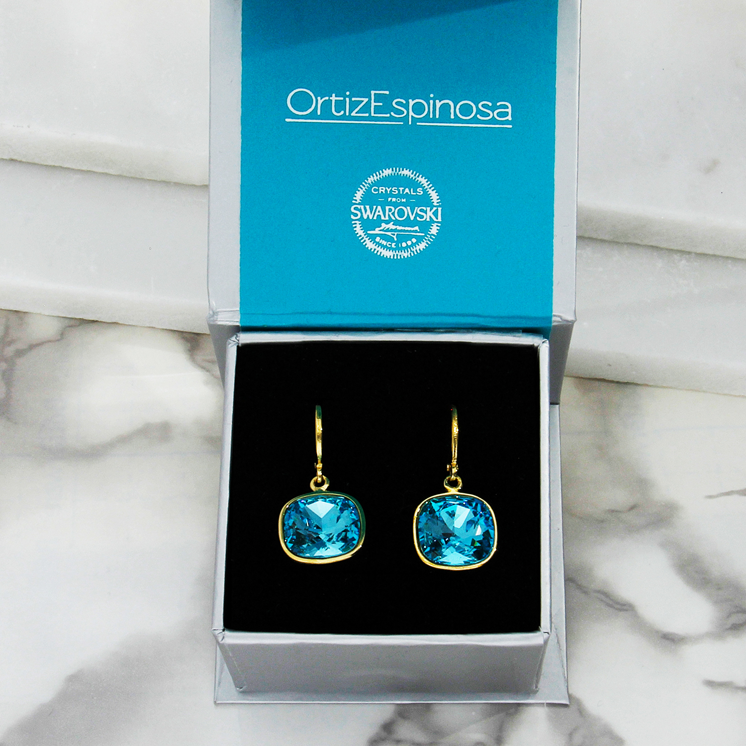 Arete para Mujer con Cristal Fino Europeo en forma de Cuadrado, Bañado en Oro 14k, Arete Elegante y Brillante, Aretes de Mujer de Moda, Joyería para Mujer de Moda, Regalo especial