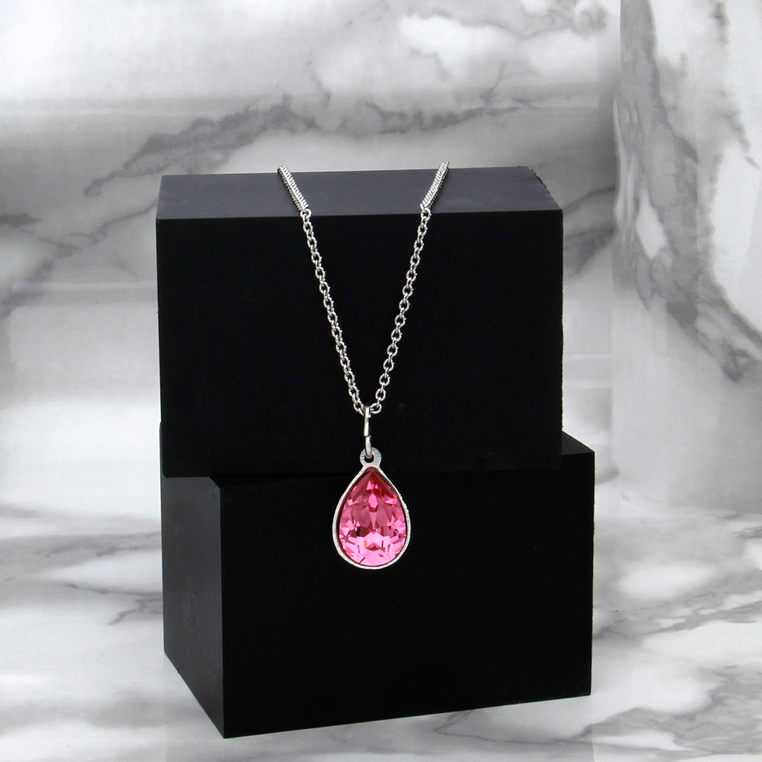 Collar para Mujer con Cristal Fino Europeo en forma de Gota- Bañado en Rodio- Collar Elegante y Brillante-Collares de Mujer de Moda- Joyería para Mujer de Moda- Regalo especial