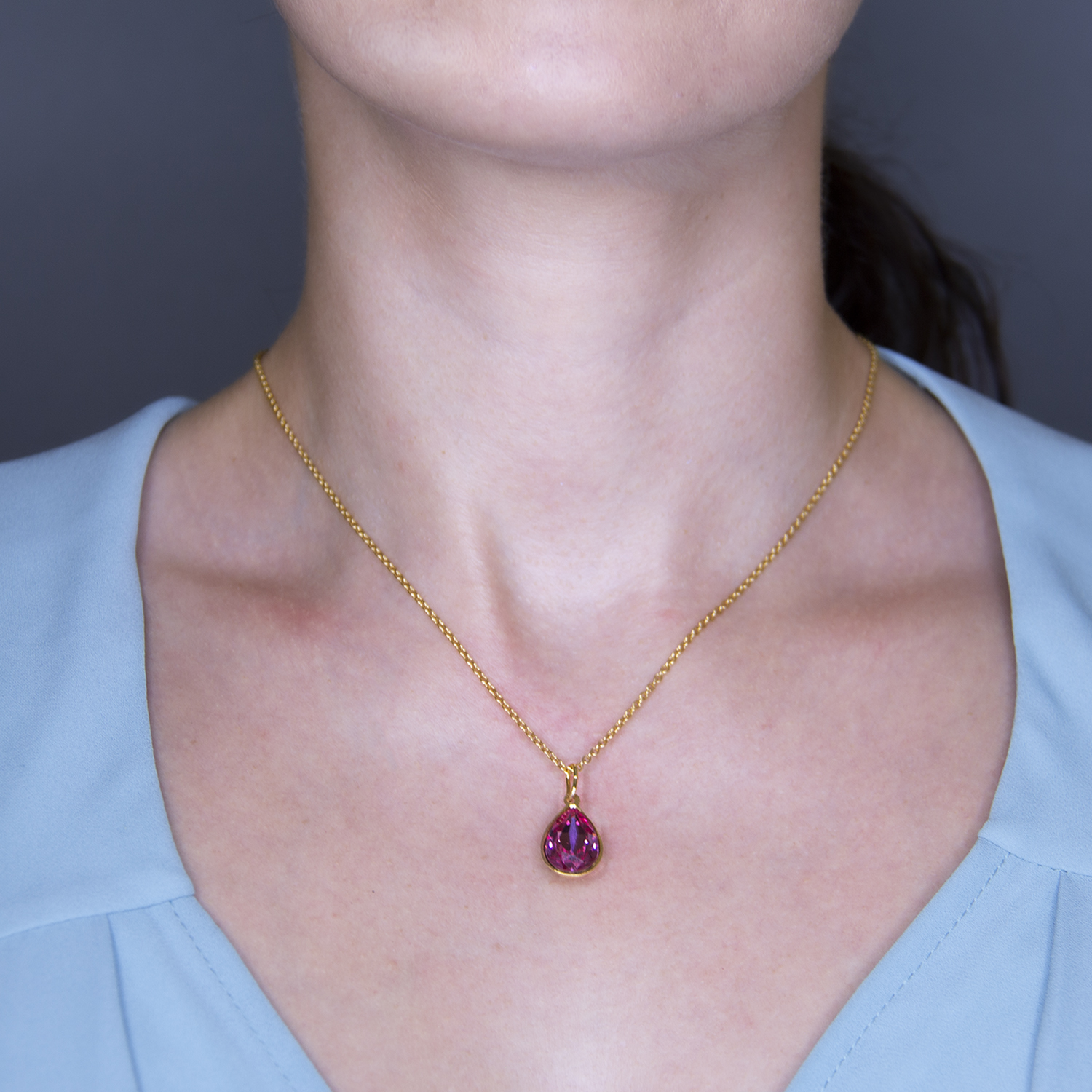 Collar para Mujer con Cristal Fino Europeo en forma de Gota- Bañado en Oro 14k- Collar Elegante y Brillante-Collares de Mujer de Moda- Joyería para Mujer de Moda- Regalo especial