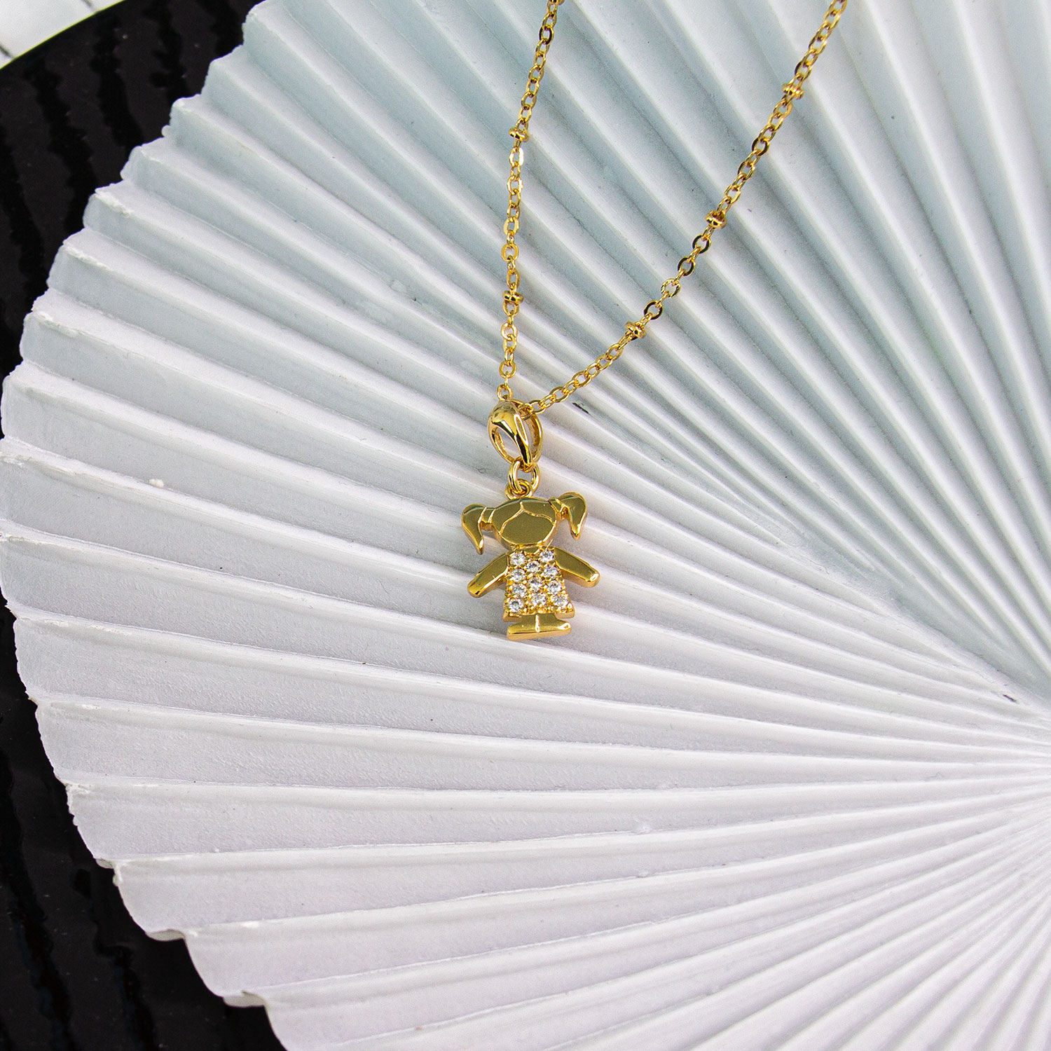 Collar para Mujer con Cristal Fino Europeo en forma de niña, Bañado en Oro 14k- Collar Elegante y Brillante-Collares de Mujer de Moda- Joyería para Mujer de Moda- Regalo especial