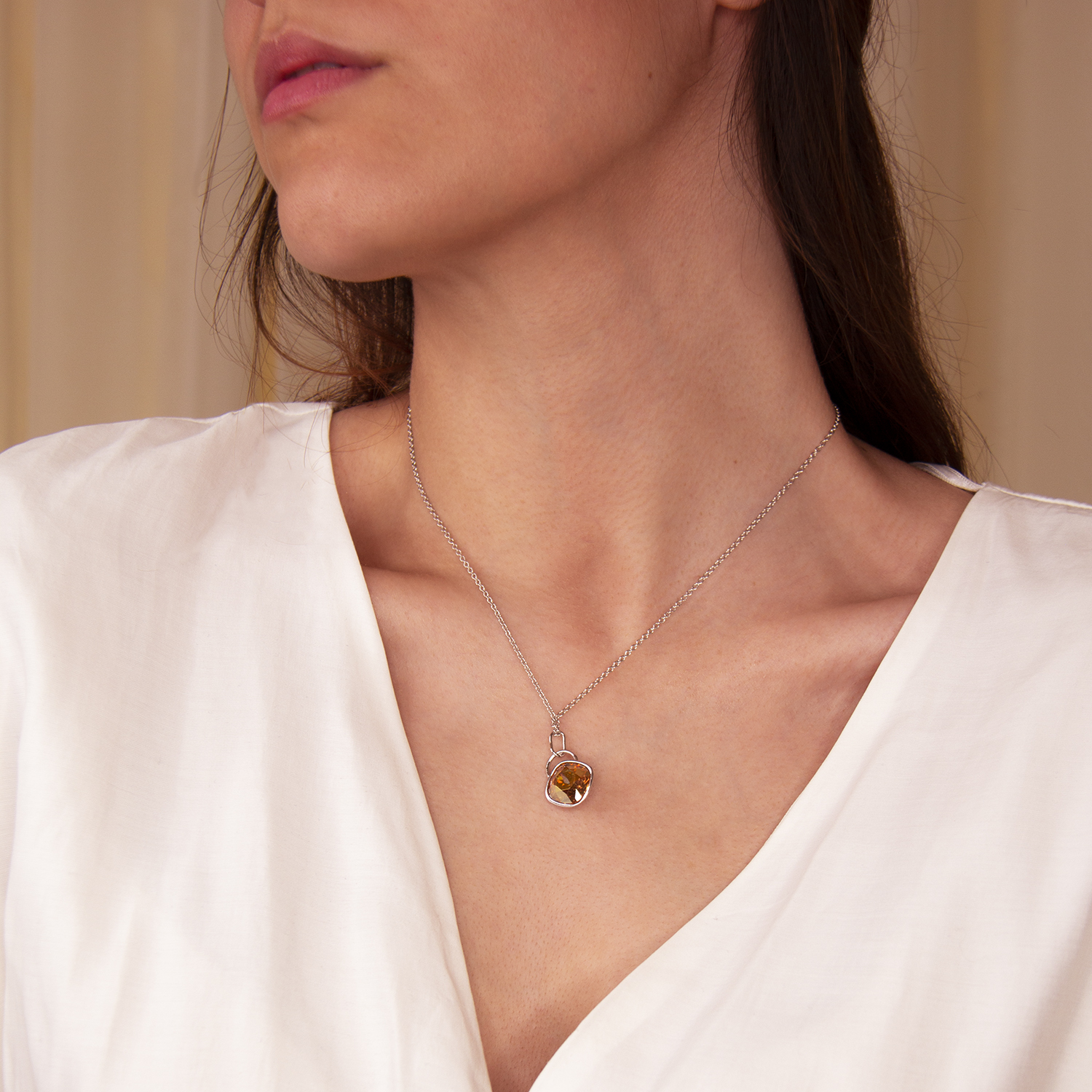 Collar para Mujer con Cristal Fino Europeo en forma de Rombo, Bañado en Oro 14k- Collar Elegante y Brillante-Collares de Mujer de Moda- Joyería para Mujer de Moda- Regalo especial