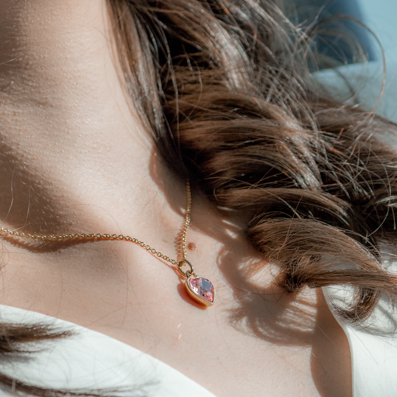 Collar para Mujer con Cristal Fino Europeo en forma de Rombo, Bañado en Oro 14k- Collar Elegante y Brillante-Collares de Mujer de Moda- Joyería para Mujer de Moda- Regalo especial