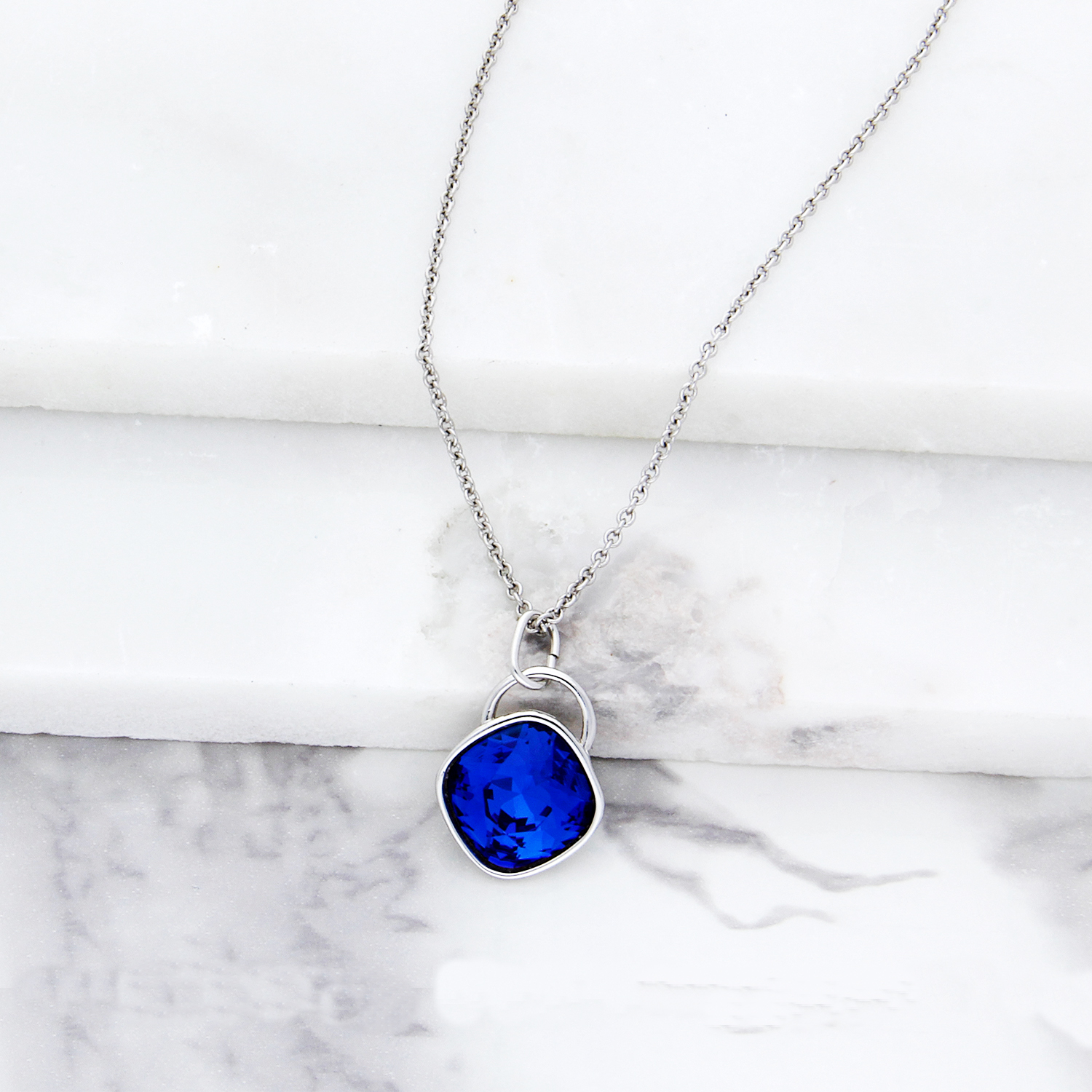 Collar para Mujer con Cristal Fino Europeo en forma de Rombo, Bañado en Rodio- Collar Elegante y Brillante-Collares de Mujer de Moda- Joyería para Mujer de Moda- Regalo especial
