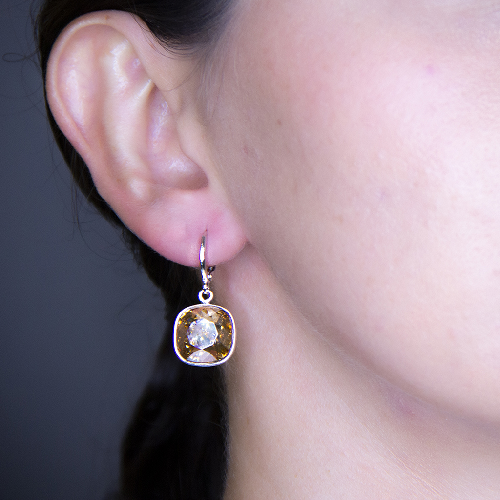 Arete para Mujer con Cristal Fino Europeo en forma de Cuadrado, Bañado en Rodio, Arete Elegante y Brillante, Aretes de Mujer de Moda, Joyería para Mujer de Moda, Regalo especial