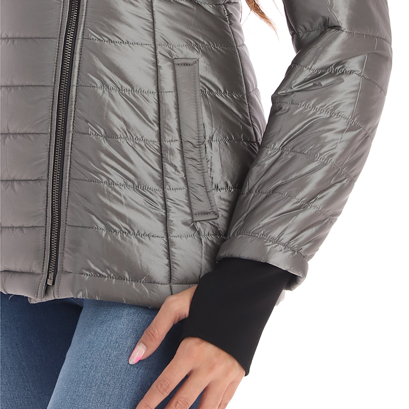 Chamarra capitonada Shyla asimétrica con puños integrados