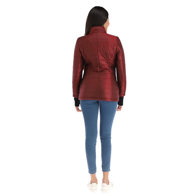 Chamarra capitonada Shyla asimétrica con puños integrados