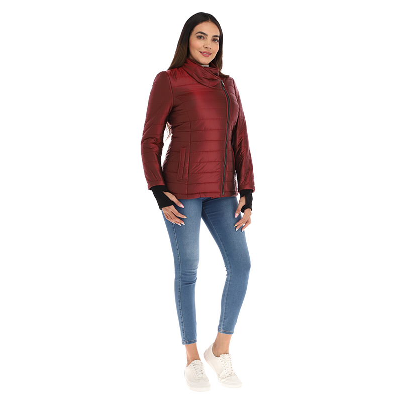 Chamarra capitonada Shyla asimétrica con puños integrados