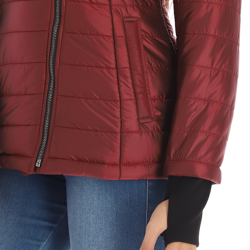 Chamarra capitonada Shyla asimétrica con puños integrados