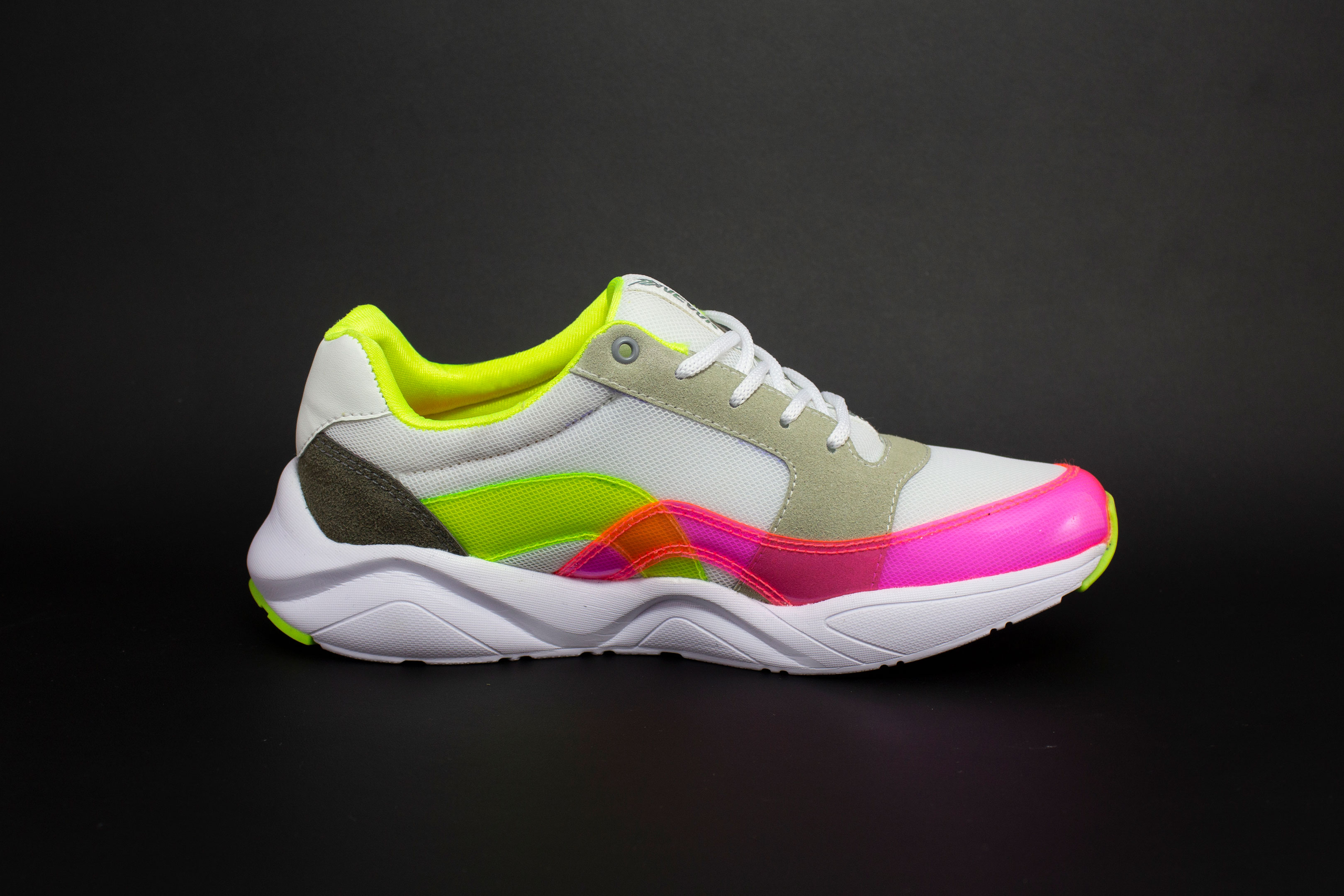 Tenis Newk Mujer Línea Plastic Sneakers Color Blanco Gris Rosa Verde