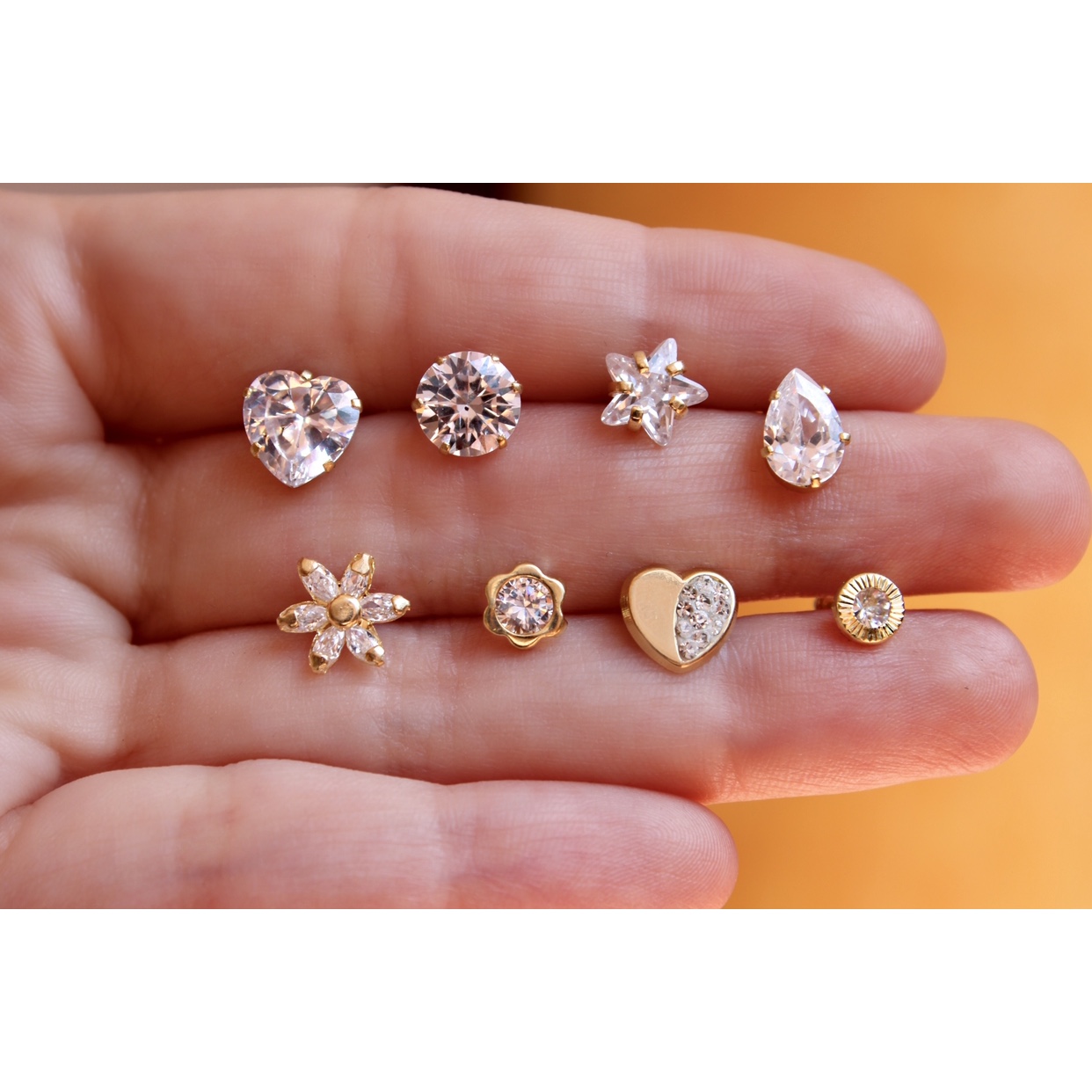 Arete Broquel Piercing Figuras en Zirconia, Oro de 10K - Mancini Joyas