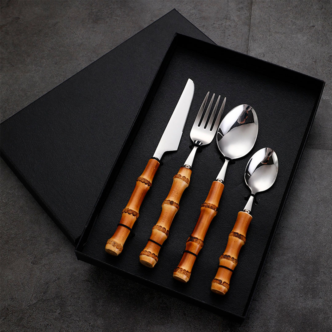 Juego de Cubiertos con Mango de Bambú  con Caja Organizadora
