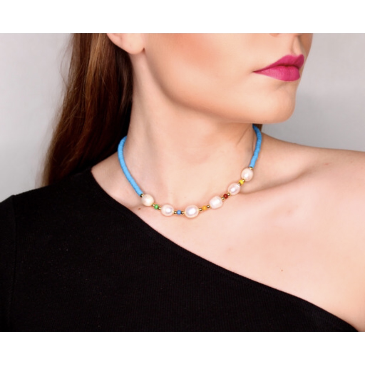 Collar en Perla Natural con Pukas Azules y Chapa de Oro de 14k - Mancini Joyas