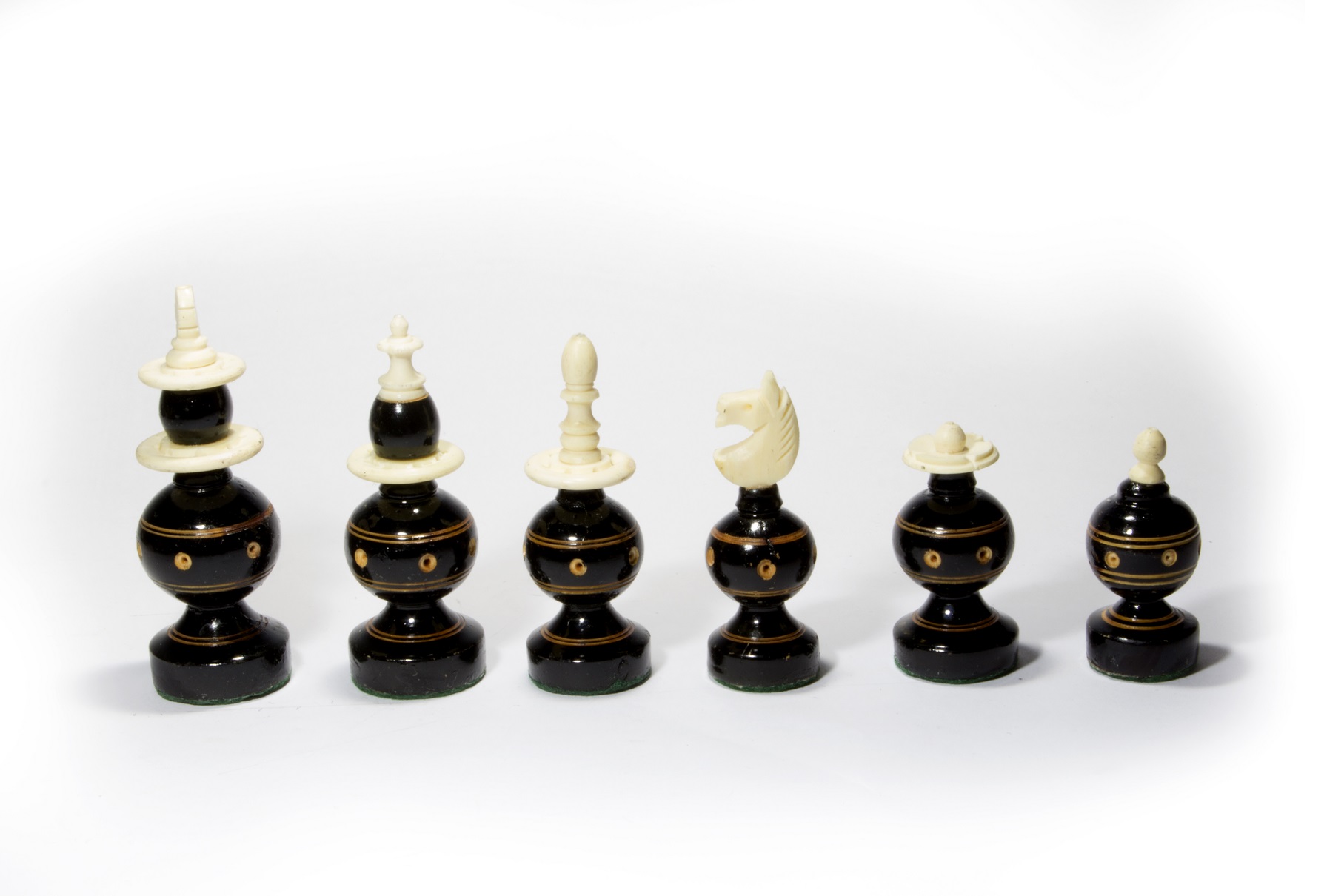 Ajedrez Artesanal de Madera con Hueso. Tablero 35x35 cm