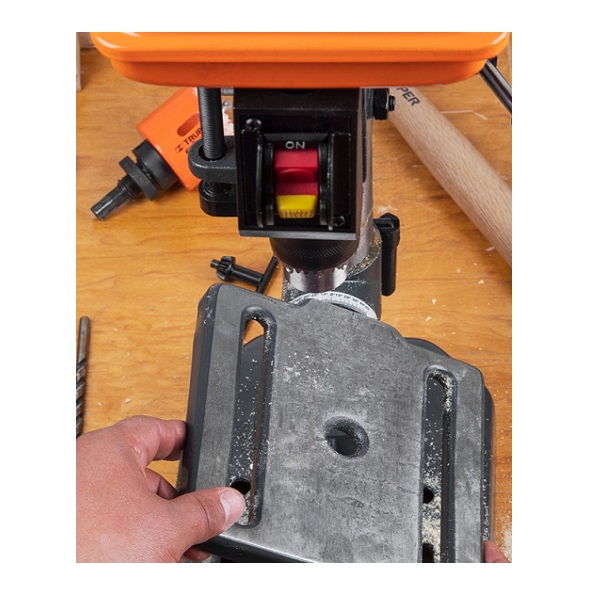 Taladro de Banco de 1/2 x 8" Truper TAPI-8 de 1/3 HP de 250W Uso en Talleres Perfora Metales Acero Madera Plásticos
