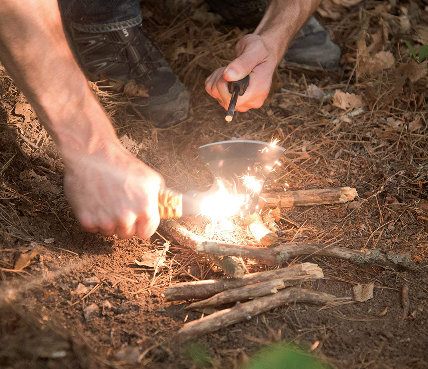 Hacha Con Pedernal Para Campamento