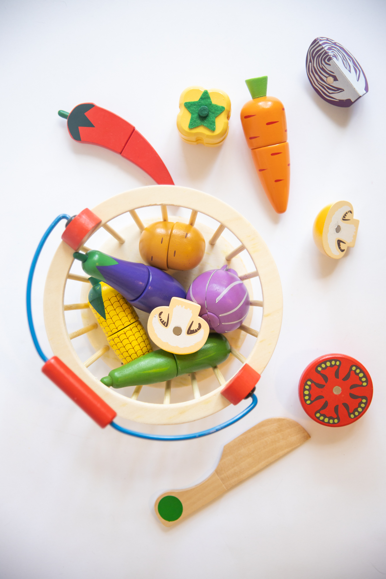 Canasta de verduras de madera para cortar en varias piezas con imán