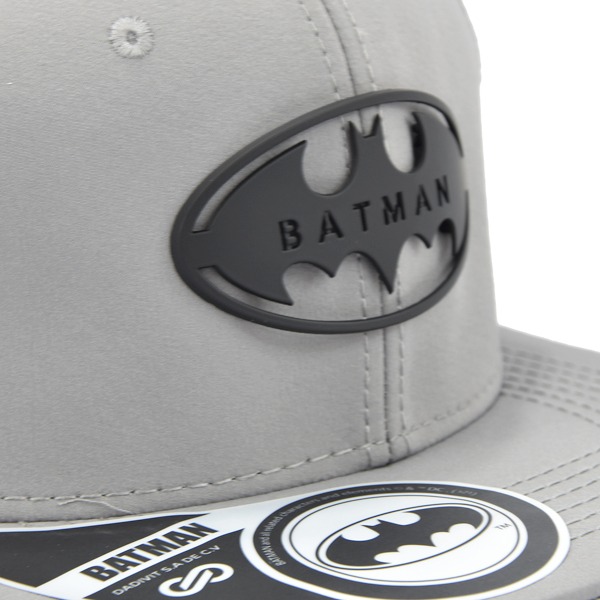 Gorra Batman Metal Badge Dc Comics Gris