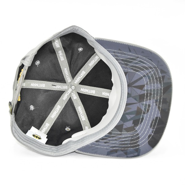 Gorra Batman Metal Badge Dc Comics Gris