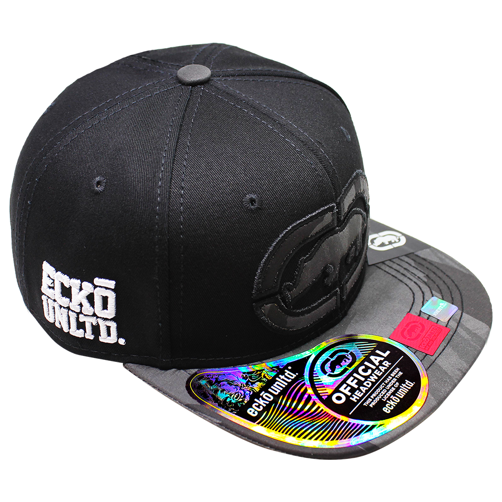Gorra ECKO UNLTD, parche tela, bordado alto relieve, visera plana, sublimado bajo visera