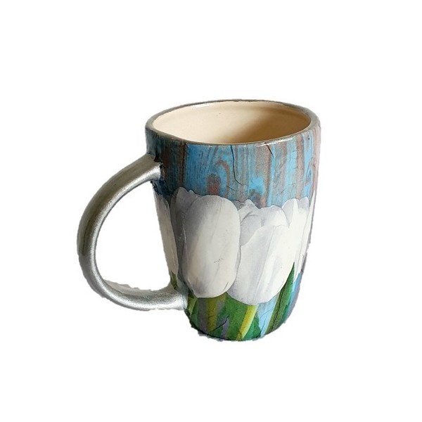 Taza con estampado tulipanes color plateada