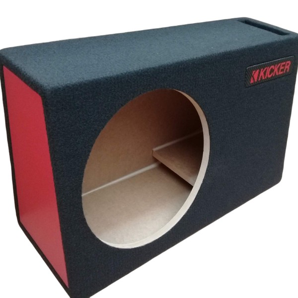 cajon para un woofer de 12"  porteado para pickup con logo