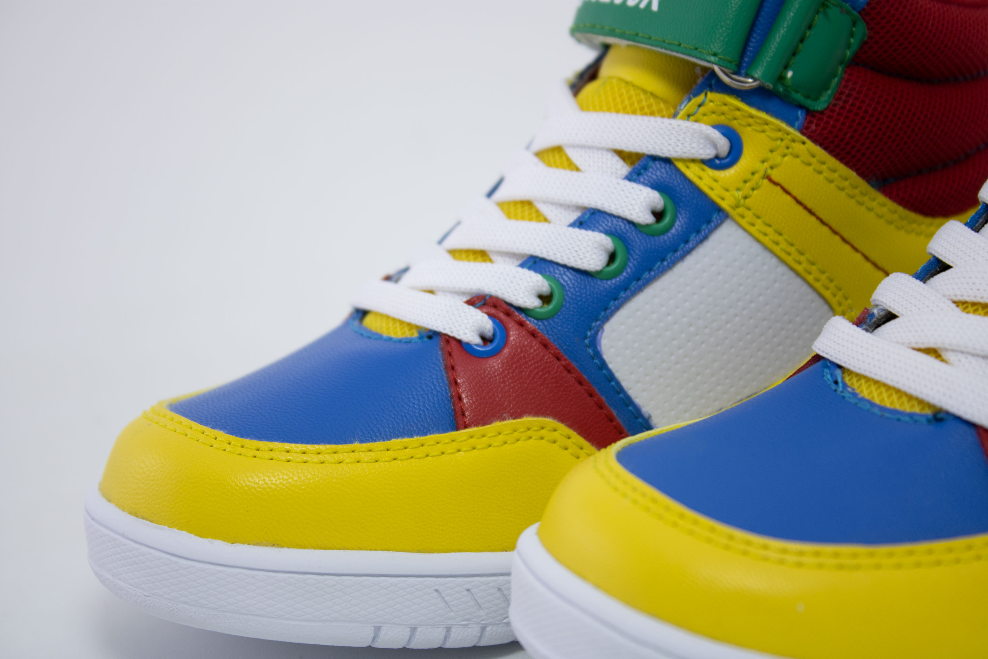 Tenis Newk Infantil Línea Cappa Color Amarillo Azul Rojo