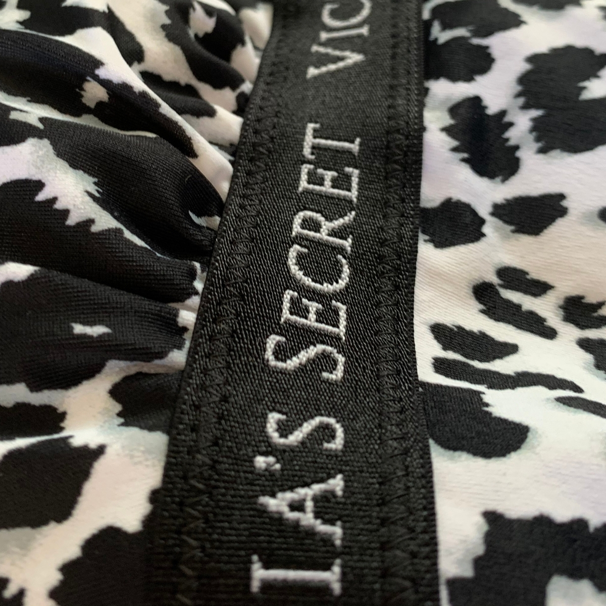 BIKINI TRAJE DE BAÑO VICTORIA'S SECRET ANIMAL PRINT BLACK WITHE SMALL