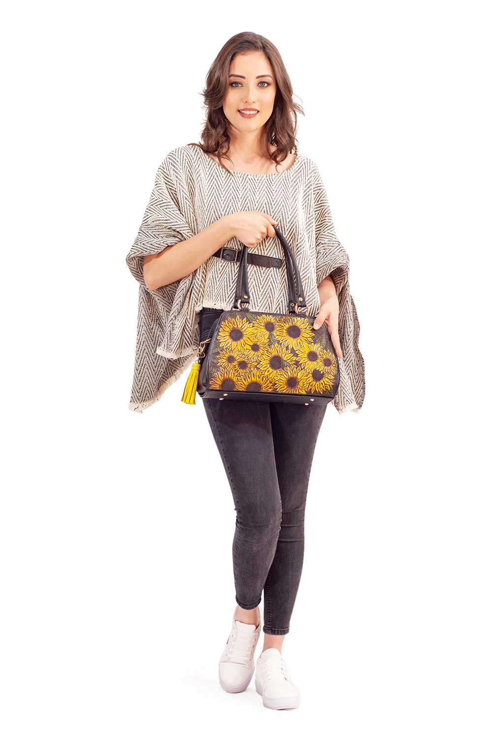 Bolso AngeLozano de Piel Cincelada y pintada a Mano color Negro Modelo Lucia