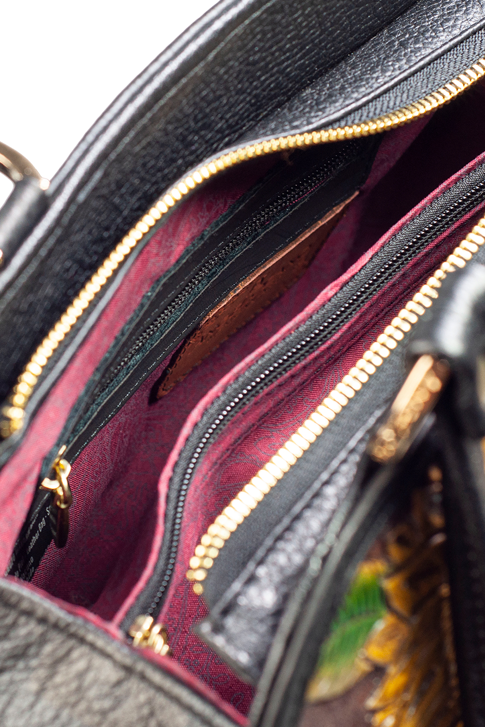 Bolso AngeLozano de Piel Cincelada y pintada a Mano color Negro Modelo Lucia