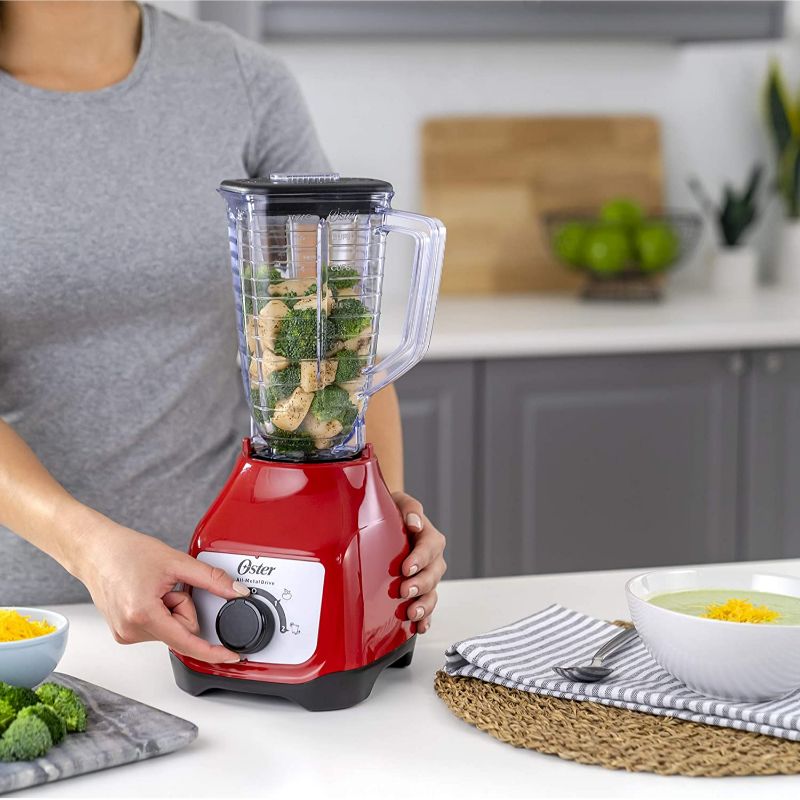 Licuadora Oster con vaso de plástico y control de perilla color rojo BLSTKAP-RRD