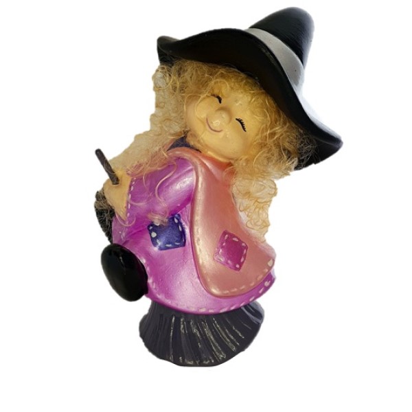 Brujita alegre volando en su escoba