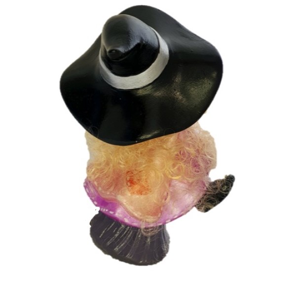 Brujita alegre volando en su escoba