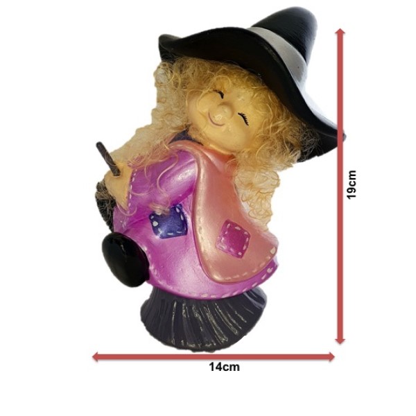 Brujita alegre volando en su escoba