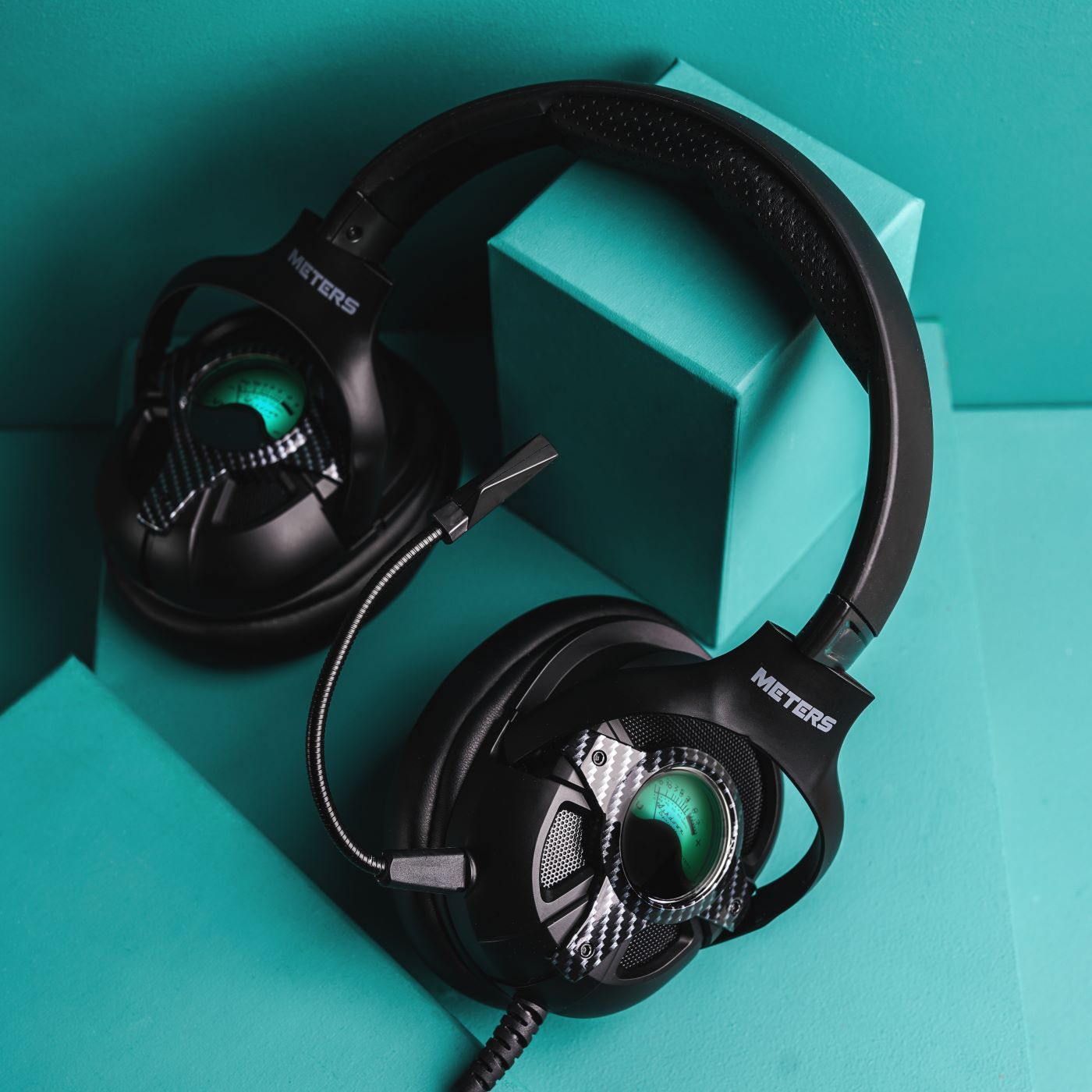 Audífonos Meters Level UP 7.1 para gaming color Negro/Carbón