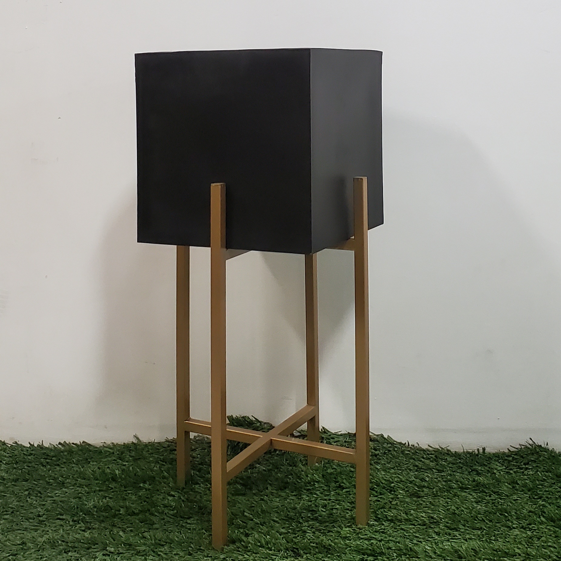 Maceta Minimalista Cubo Int/Ext Base Metal