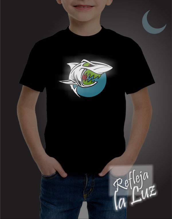Playera de tiburon brilla en la Oscuridad y Refleja La Luz