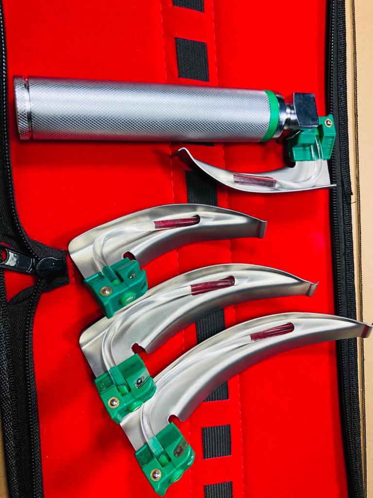 LARINGOSCOPIO MAC SET 4 HOJAS 1 MANGO FIBRA ÓPTICA