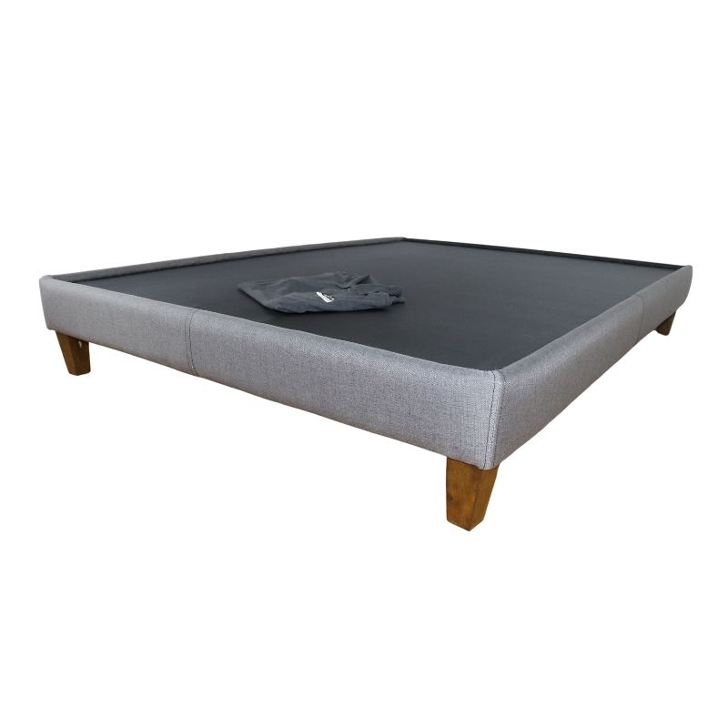 Base para Cama Queen Size NORVAL Muebles Base Nevada con patas Altas de Madera con Moderno tapiz en Lino Gris