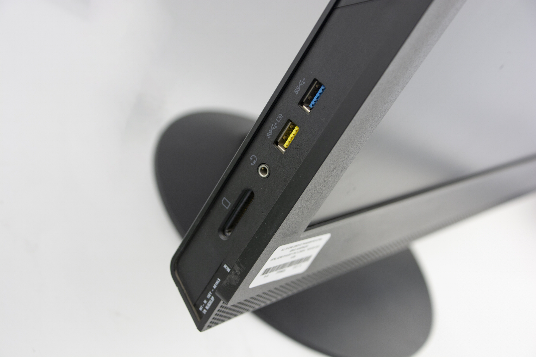 Computadora ThinkCentre M700z All-in-One 20" Core i3 6100T 3.20GHz  500 GB HDD 4 GB Ram + Teclado + Mouse EQUIPO REACONDICIONADO A