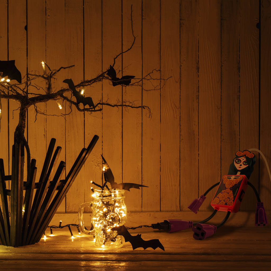 Paquete Halloween Multicontacto y Luces LED Steren Catrina y Luces LED EPACK-HAL-03 Ideal para un Halloween Terrorífico